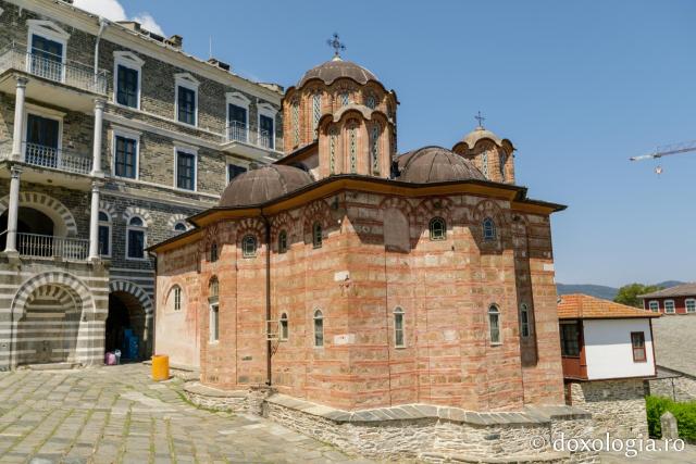 Paraclisul Cinstitului Brâu al Maicii Domnului de la Mănăstirea Vatoped