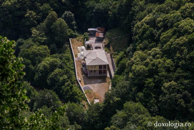 Chilia „Tuturor Sfinților Athoniți”, Lacu