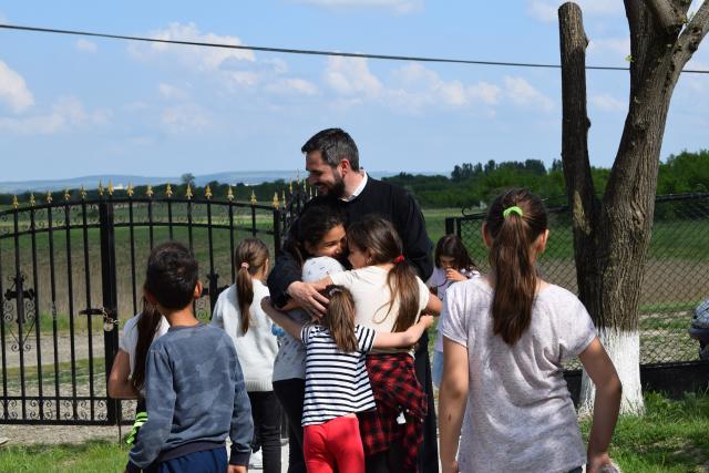 Să dăm aripi copilăriei prin joacă, joc și bucurie!