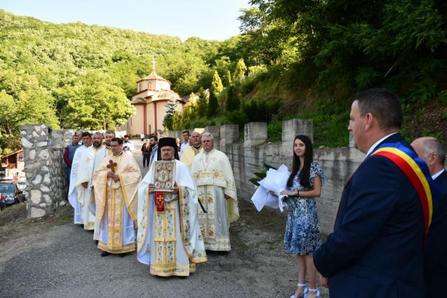 Duminica Tuturor Sfinţilor: Mănăstirea Piatra Scrisă și-a serbat hramul