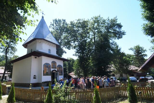 Spitalul de Psihiatrie şi pentru Măsuri de Siguranţă Pădureni – Grajduri şi-a cinstit ocrotitorii