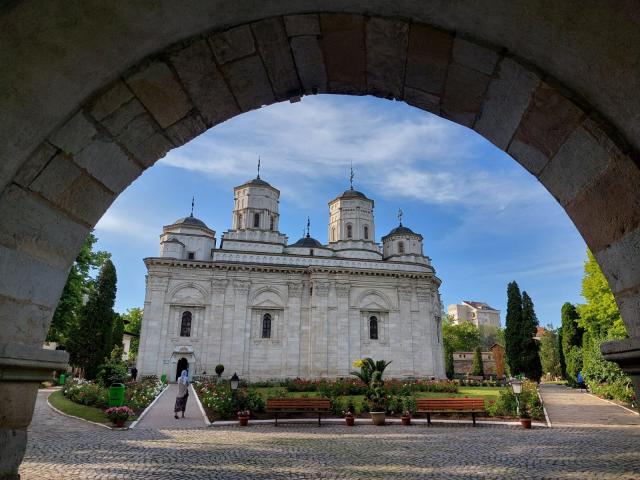 Slujbă arhierească, în ajun de hram, la Mănăstirea Golia