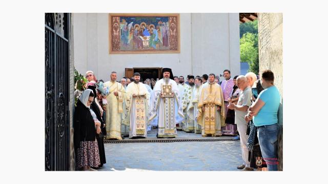 PS Ignatie: „Dragostea Preasfintei Treimi ne învață să nu îi transformăm pe ceilalți în obiecte. Ideologiile se raportează la om ca la un obiect”