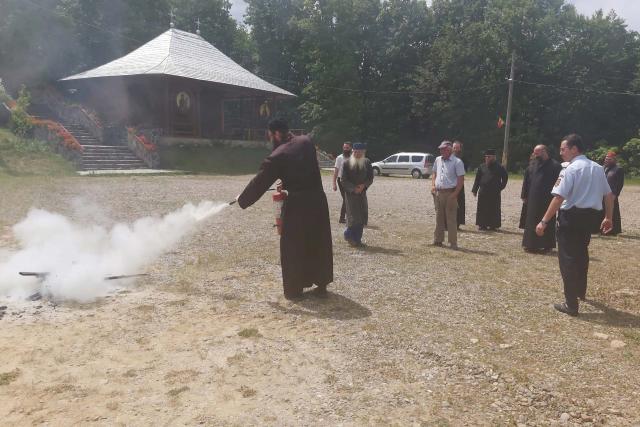Instructaj în domeniul Situațiilor de Urgență pentru viețuitorii Mănăstirii Sangeap Basaraba
