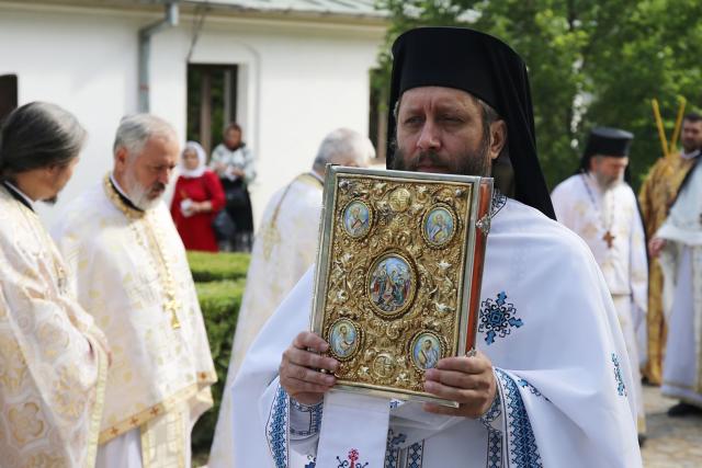 Sfinții români, cinstiți de ieșeni la hramul Mănăstirii Bucium