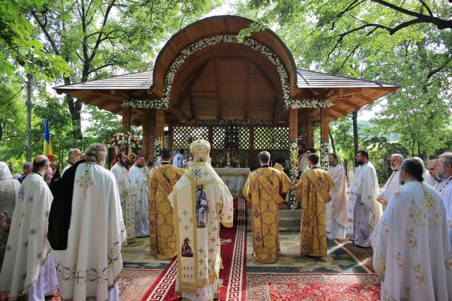 Sfinții români, cinstiți de ieșeni la hramul Mănăstirii Bucium