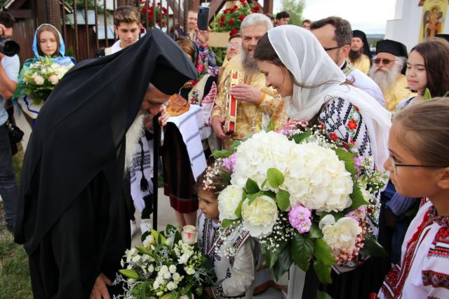 Un locaș închinat Sfintei Parascheva și Sfinților Arhangheli a fost târnosit de Mitropolitul Moldovei și Bucovinei