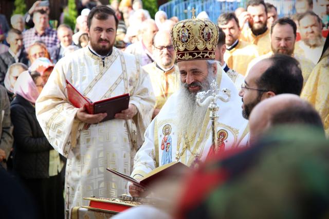 Un locaș închinat Sfintei Parascheva și Sfinților Arhangheli a fost târnosit de Mitropolitul Moldovei și Bucovinei