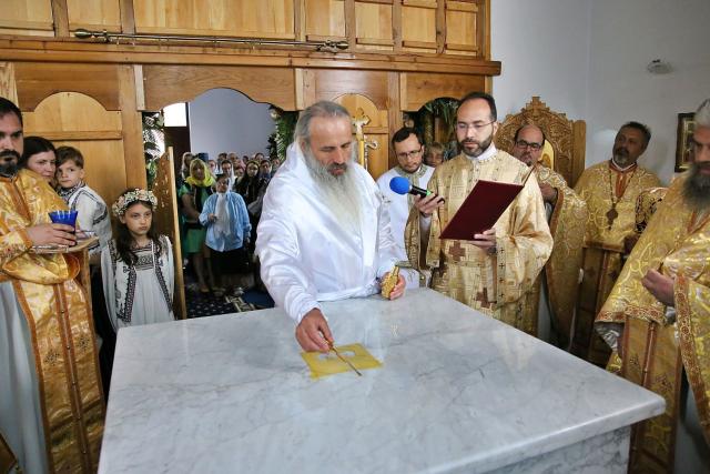 Un locaș închinat Sfintei Parascheva și Sfinților Arhangheli a fost târnosit de Mitropolitul Moldovei și Bucovinei