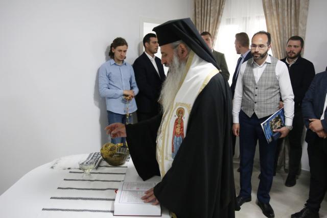 Un locaș închinat Sfintei Parascheva și Sfinților Arhangheli a fost târnosit de Mitropolitul Moldovei și Bucovinei