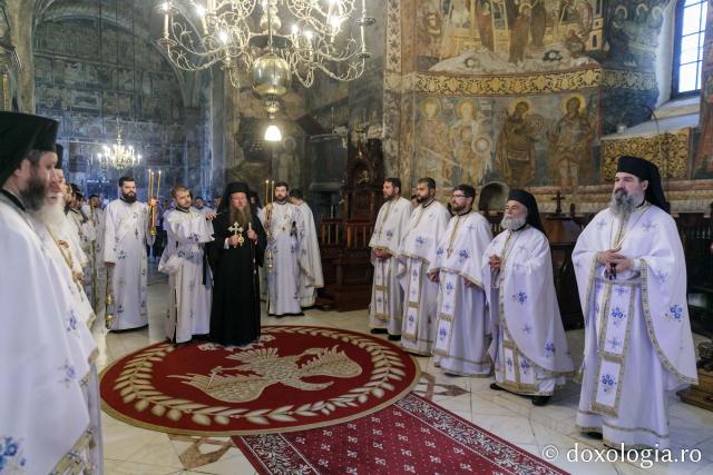 PS Părinte Andrei, către pelerinii Sfântului Ioan cel Nou: „Cine ne adună pe noi, dacă nu dragostea față de Dumnezeu și față de oameni?”