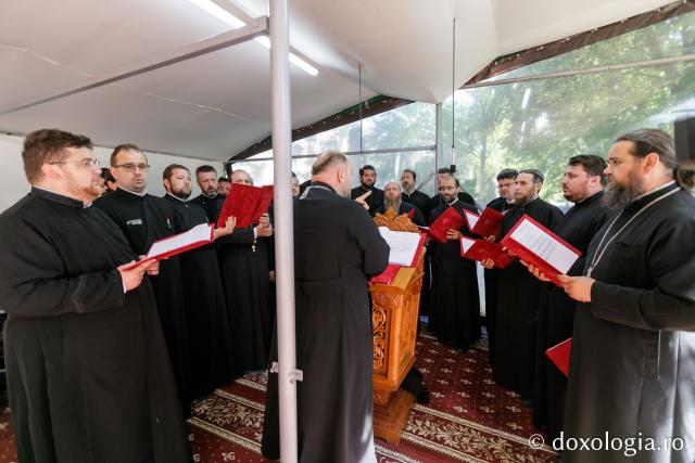 PS Părinte Andrei, către pelerinii Sfântului Ioan cel Nou: „Cine ne adună pe noi, dacă nu dragostea față de Dumnezeu și față de oameni?”