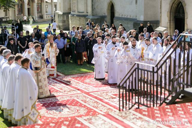 (Foto) Ajunul prăznuirii Sfântului Ioan cel Nou – Liturghie arhierească săvârșită de PS Andrei, Episcopul Covasnei și Harghitei #HramSuceava2022