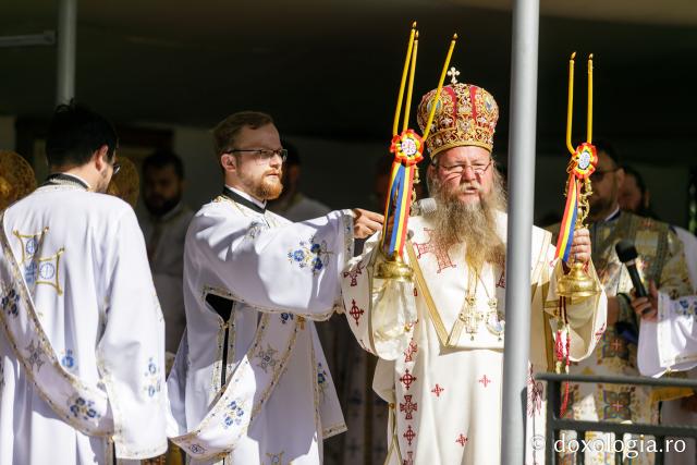 PS Părinte Andrei, către pelerinii Sfântului Ioan cel Nou: „Cine ne adună pe noi, dacă nu dragostea față de Dumnezeu și față de oameni?”