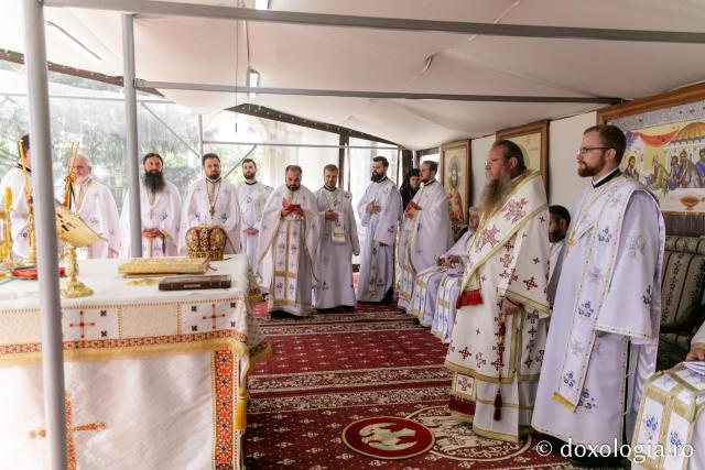 PS Părinte Andrei, către pelerinii Sfântului Ioan cel Nou: „Cine ne adună pe noi, dacă nu dragostea față de Dumnezeu și față de oameni?”