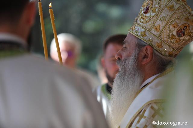 Zi de mare sărbătoare în cetatea Sucevei: credincioși din toate părțile țării, uniți în duh și rugăciune la hramul Sfântului Ioan cel Nou