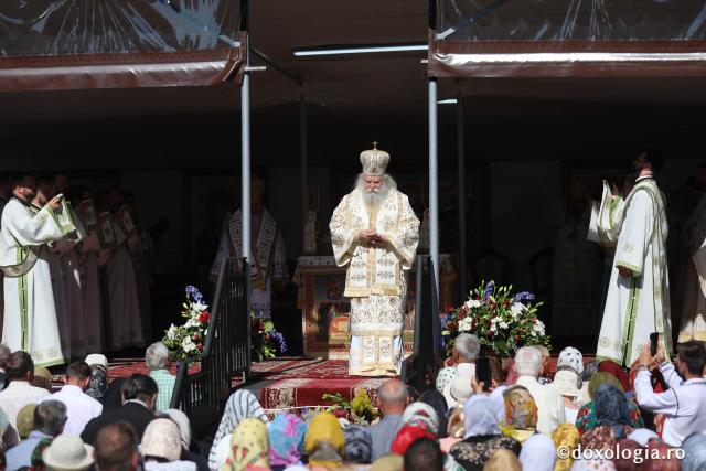 Zi de mare sărbătoare în cetatea Sucevei: credincioși din toate părțile țării, uniți în duh și rugăciune la hramul Sfântului Ioan cel Nou
