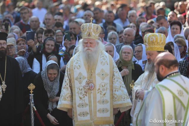 Zi de mare sărbătoare în cetatea Sucevei: credincioși din toate părțile țării, uniți în duh și rugăciune la hramul Sfântului Ioan cel Nou