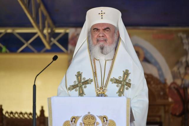 Părintele Patriarh Daniel: „Iubirea Preasfintei Treimi este ținta vieții noastre”