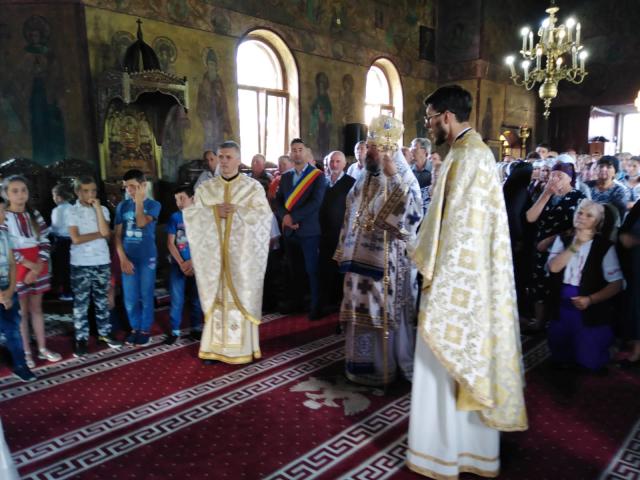 Slujbă arhierească la Parohia „Sfântul Dimitrie”  din Boroșoaia