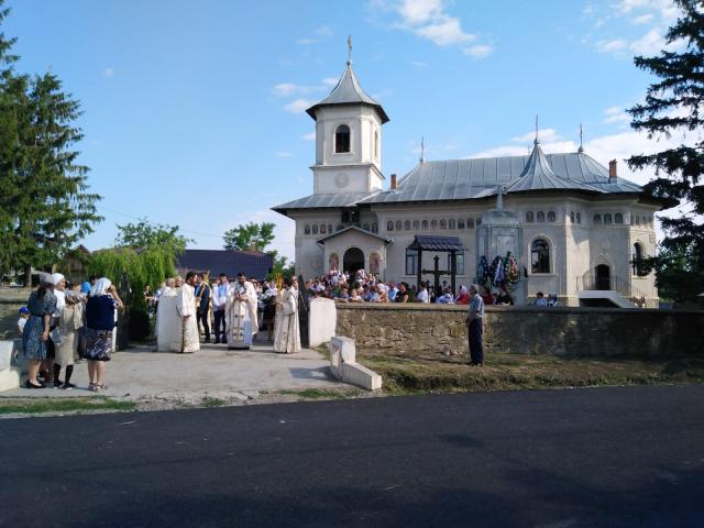 Slujbă arhierească la Parohia „Sfântul Dimitrie”  din Boroșoaia