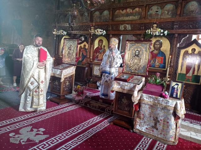 Slujbă arhierească la Parohia „Sfântul Dimitrie”  din Boroșoaia