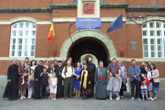 Reuniune la 20 de ani de la absolvire la Liceul Teologic „Episcop Melchidesc”