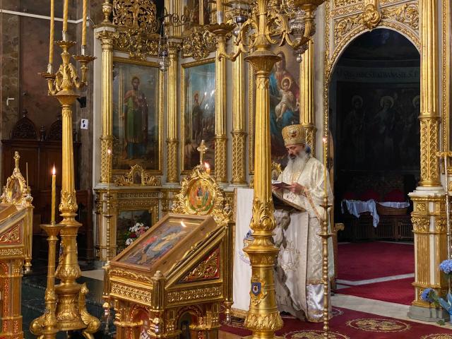 Preasfințitul Antonie la Catedrală: „Este important să mărturisim că Mântuitorul Hristos este Dumnezeu adevărat, pentru că atunci când mărturisim aceasta noi intrăm într-o legătură spirituală cu El”
