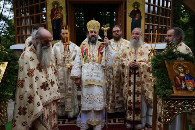 PS Nichifor Botoșăneanul, prezent la hramul Mănăstirii Sihla: „Nașterea Sfântului Ioan a fost importantă în istoria mântuirii, a schimbat fața lumii”