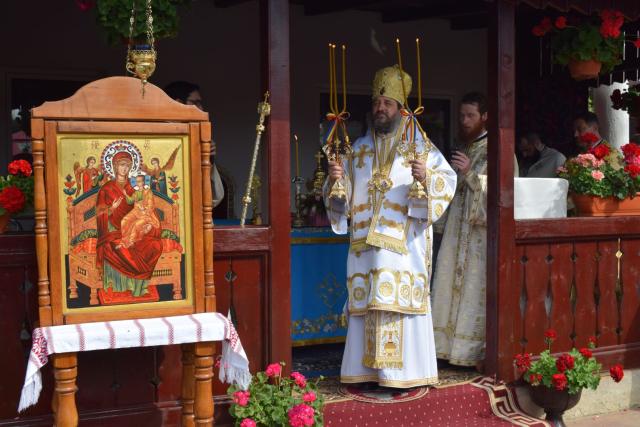 Slujbă arhierească în Parohia Joldești, comuna Vorona, Protopopiatul Botoșani