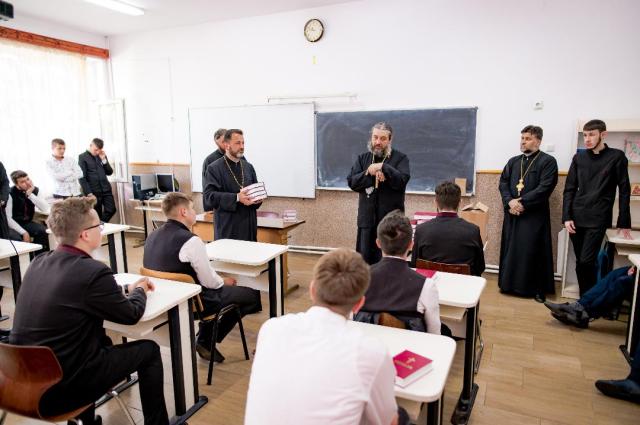 Preasfințitul Părinte Nichifor Botoșăneanul  a vizitat Seminarul Teologic din Dorohoi
