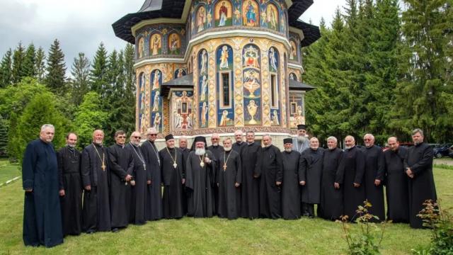 PS Varlaam Ploieşteanul a participat la revederea de 40 de ani de la absolvirea Seminarului de la Mănăstirea Neamţ