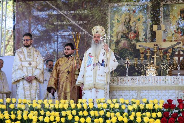 Moment istoric la Iași: În Duminica Tuturor Sfinților, Biserica Bărboi a primit din nou haină luminoasă