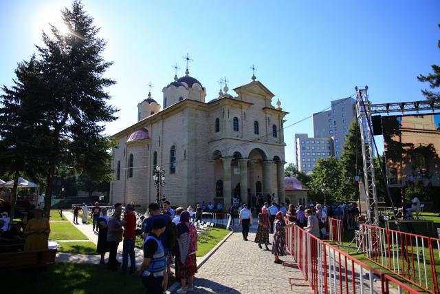 Moment istoric la Iași: În Duminica Tuturor Sfinților, Biserica Bărboi a primit din nou haină luminoasă