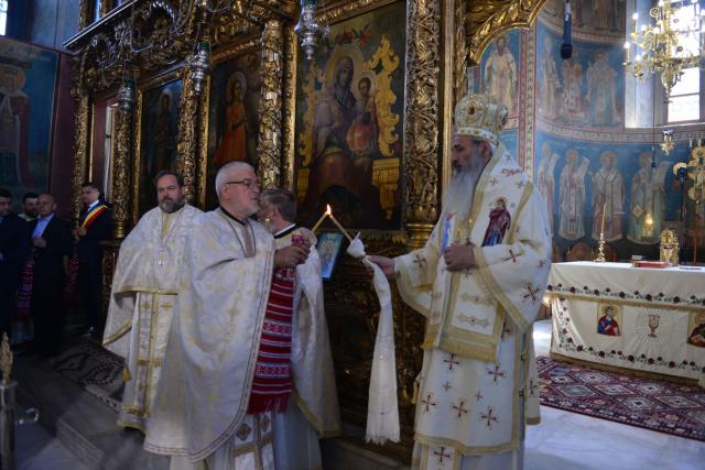 Moment istoric la Iași: În Duminica Tuturor Sfinților, Biserica Bărboi a primit din nou haină luminoasă