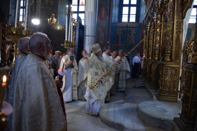 Moment istoric la Iași: În Duminica Tuturor Sfinților, Biserica Bărboi a primit din nou haină luminoasă