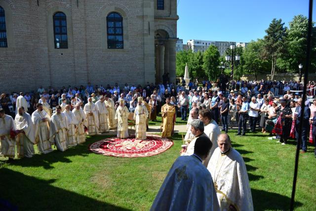 Moment istoric la Iași: În Duminica Tuturor Sfinților, Biserica Bărboi a primit din nou haină luminoasă