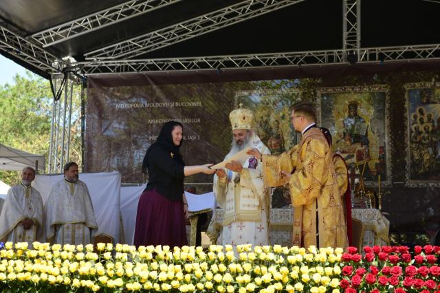 Moment istoric la Iași: În Duminica Tuturor Sfinților, Biserica Bărboi a primit din nou haină luminoasă