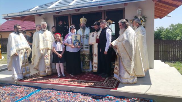Sfințire de ansamblu parohial la Biserica „Sfânta Treime” Stornești
