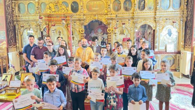 Parohia „Sfântul Spiridon” Tașca își premiază elevii și studenții