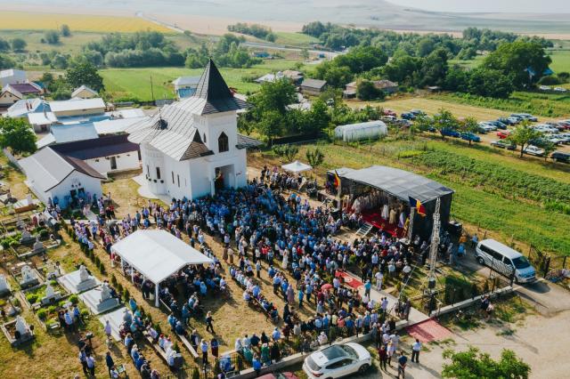 Mâna dreaptă a Sfântului Nicolae va fi adusă spre închinare la Parohia Bălușești