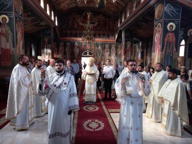 Prezenţă arhierească la hramul Parohiei „Sfântul Voievod Ştefan cel Mare” din Iaşi