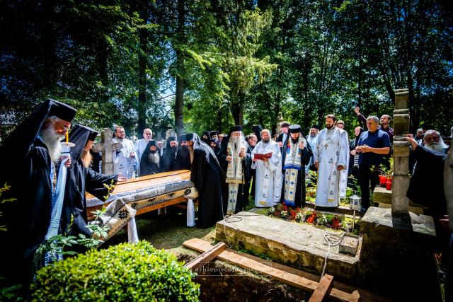 Arhimandritul Grigorie Halciuc a fost înmormântat la Mănăstirea Putna