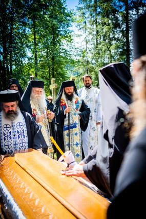 Arhimandritul Grigorie Halciuc a fost înmormântat la Mănăstirea Putna