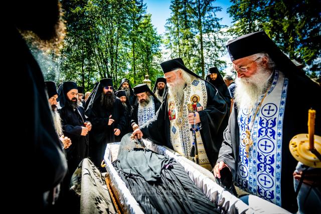 Arhimandritul Grigorie Halciuc a fost înmormântat la Mănăstirea Putna