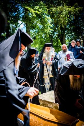 Arhimandritul Grigorie Halciuc a fost înmormântat la Mănăstirea Putna