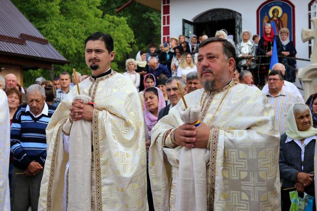 Ansamblul Parohiei „Sfinții Arhangheli” Almaș a fost binecuvântat de PS Nichifor Botoșăneanul