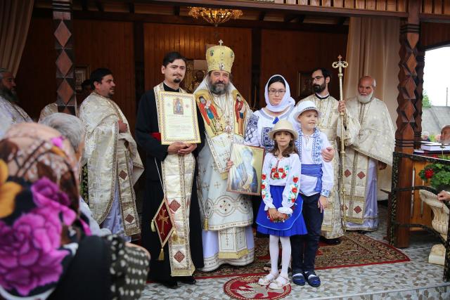 Ansamblul Parohiei „Sfinții Arhangheli” Almaș a fost binecuvântat de PS Nichifor Botoșăneanul