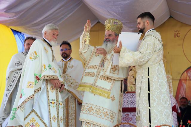 Biserica din Blăgești, resfințită de Episcopul Hușilor: „Inima Domnului Hristos a rămas neclintită în fața răutății”
