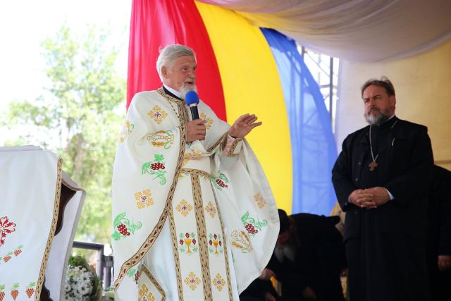 Biserica din Blăgești, resfințită de Episcopul Hușilor: „Inima Domnului Hristos a rămas neclintită în fața răutății”